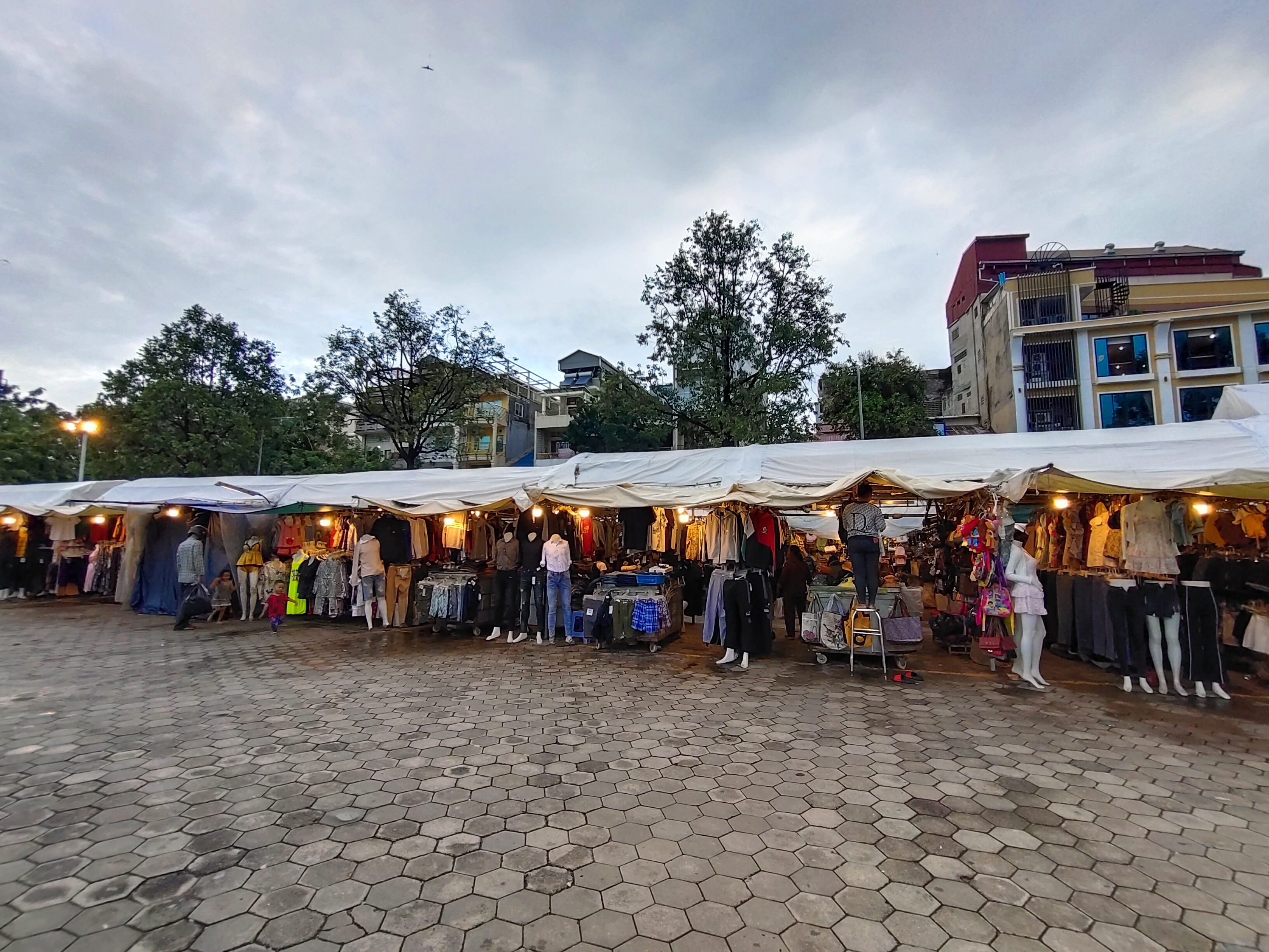 City life near the Phnom Penh riverfront
